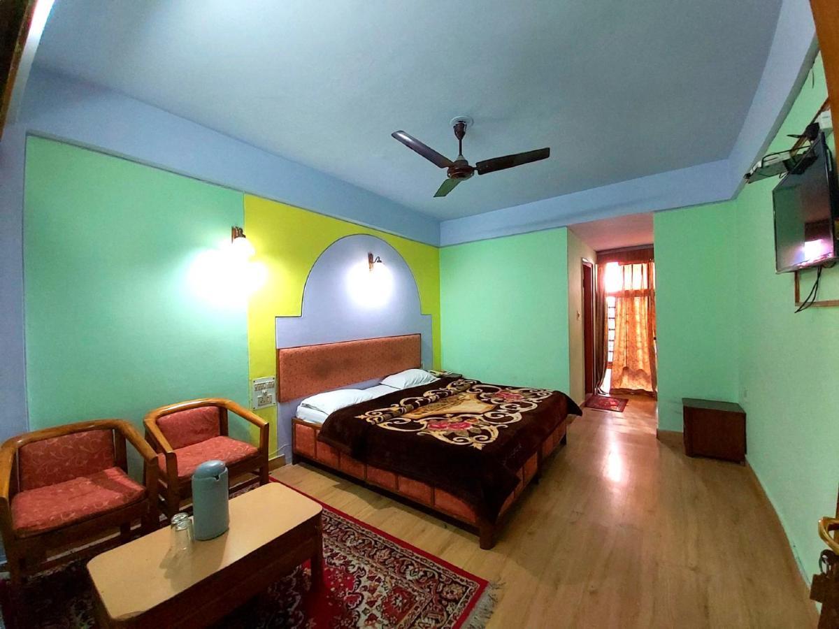 Hotel Radhe Continental Nainital Zewnętrze zdjęcie