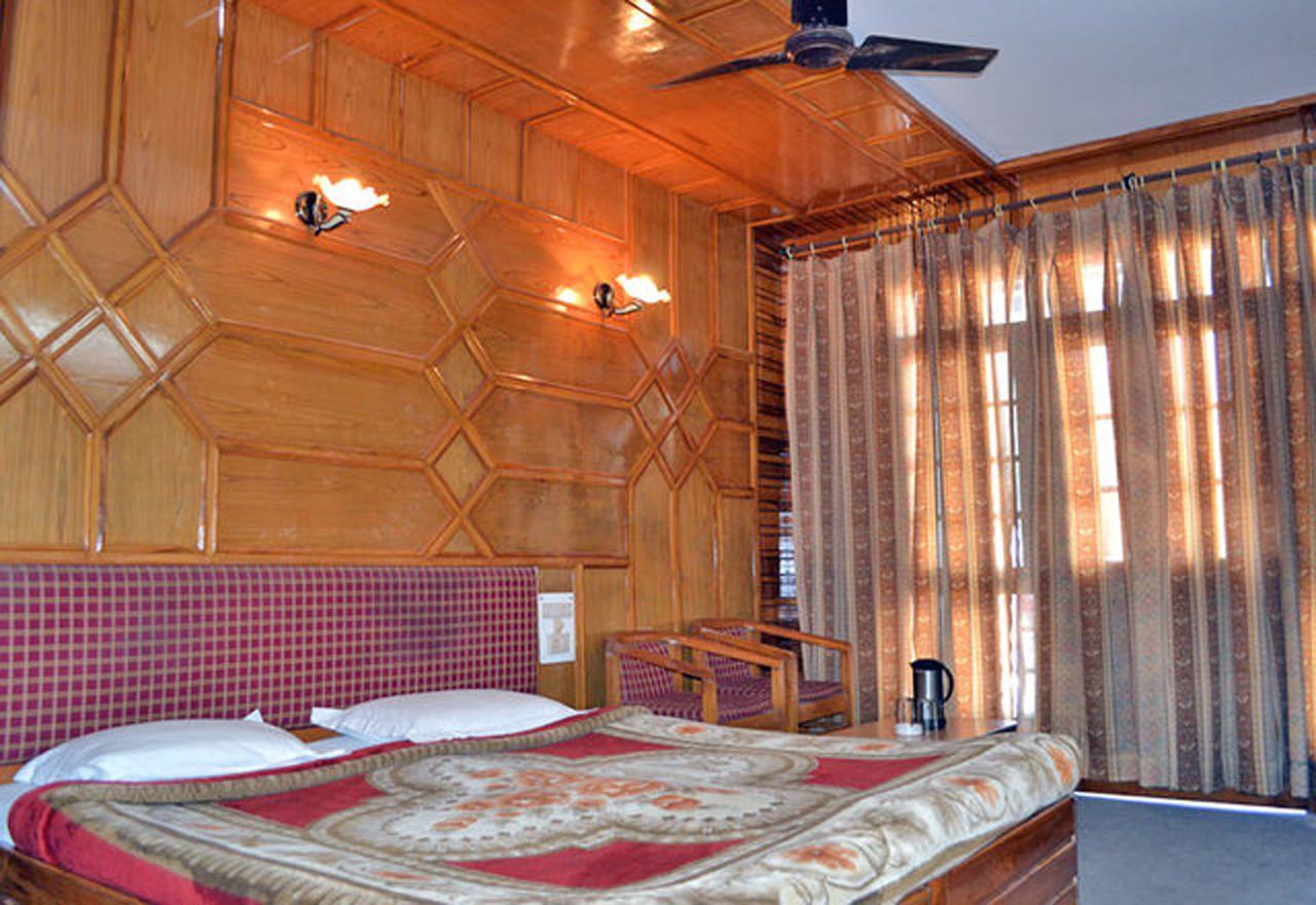 Hotel Radhe Continental Nainital Zewnętrze zdjęcie